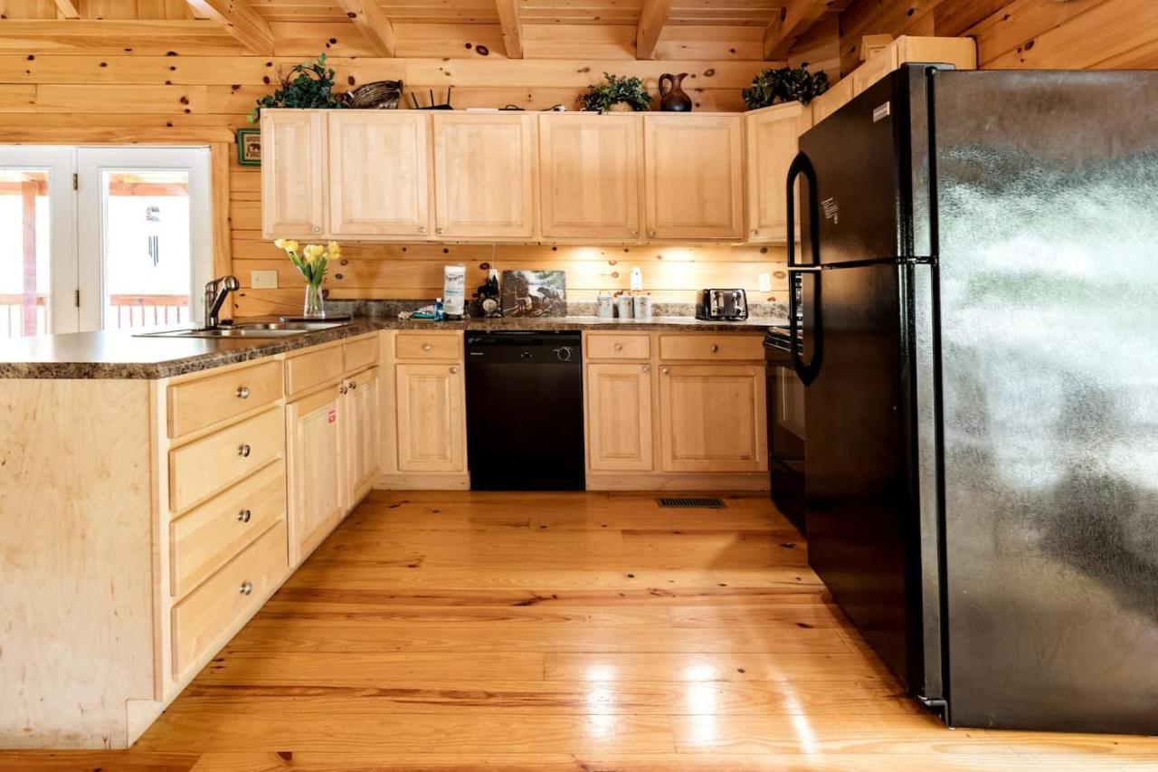 Вилла Smoky Mtn Hideaway - Cabin W/ Hot Tub & Pool Table Севьервилл Экстерьер фото