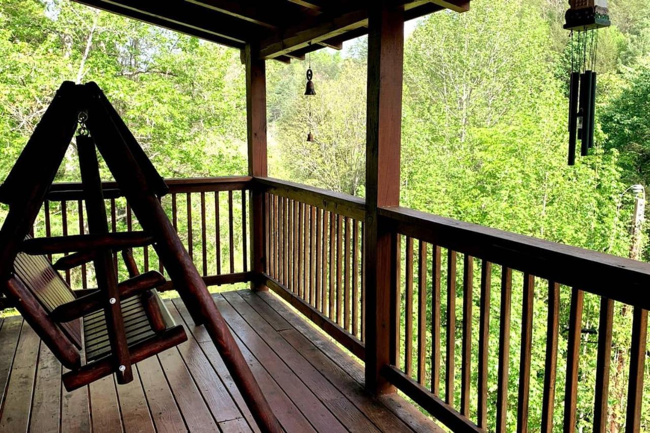 Вилла Smoky Mtn Hideaway - Cabin W/ Hot Tub & Pool Table Севьервилл Экстерьер фото