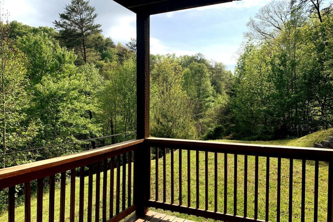 Вилла Smoky Mtn Hideaway - Cabin W/ Hot Tub & Pool Table Севьервилл Экстерьер фото